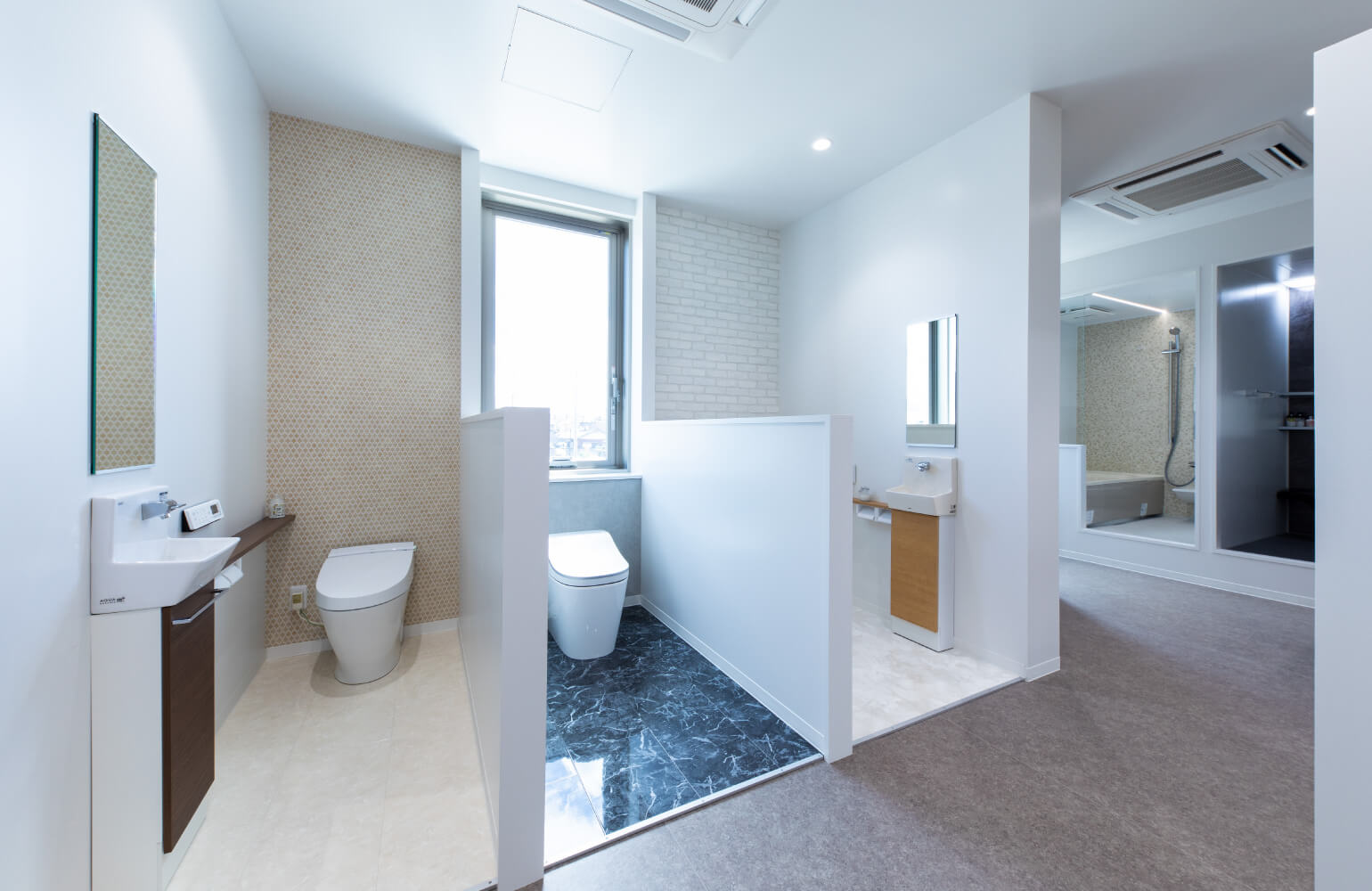 トイレ / 洗面台 / お風呂